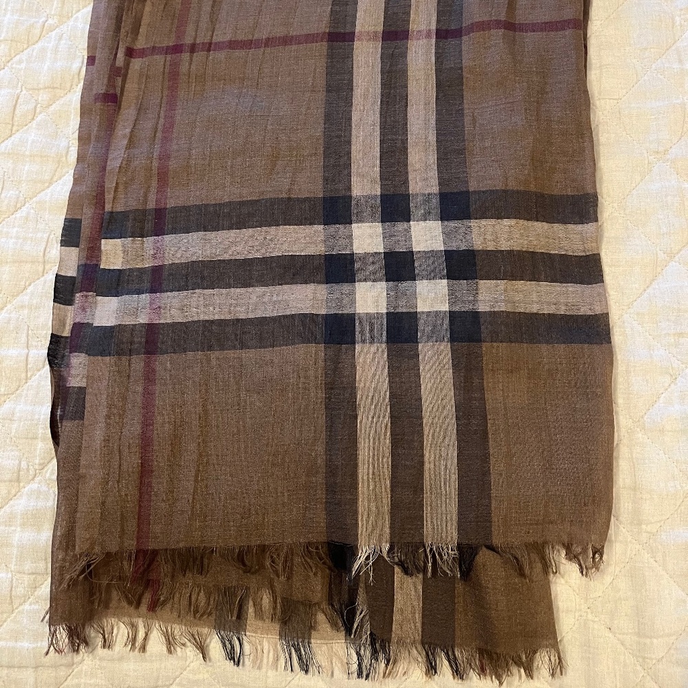 Burberry lightweight scarf